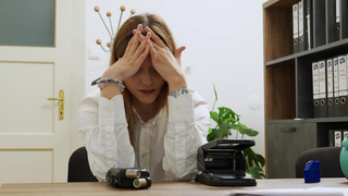 Ещё одной студентке с мечтами пришлось поработать своей задницей для утверждения ей кредита...